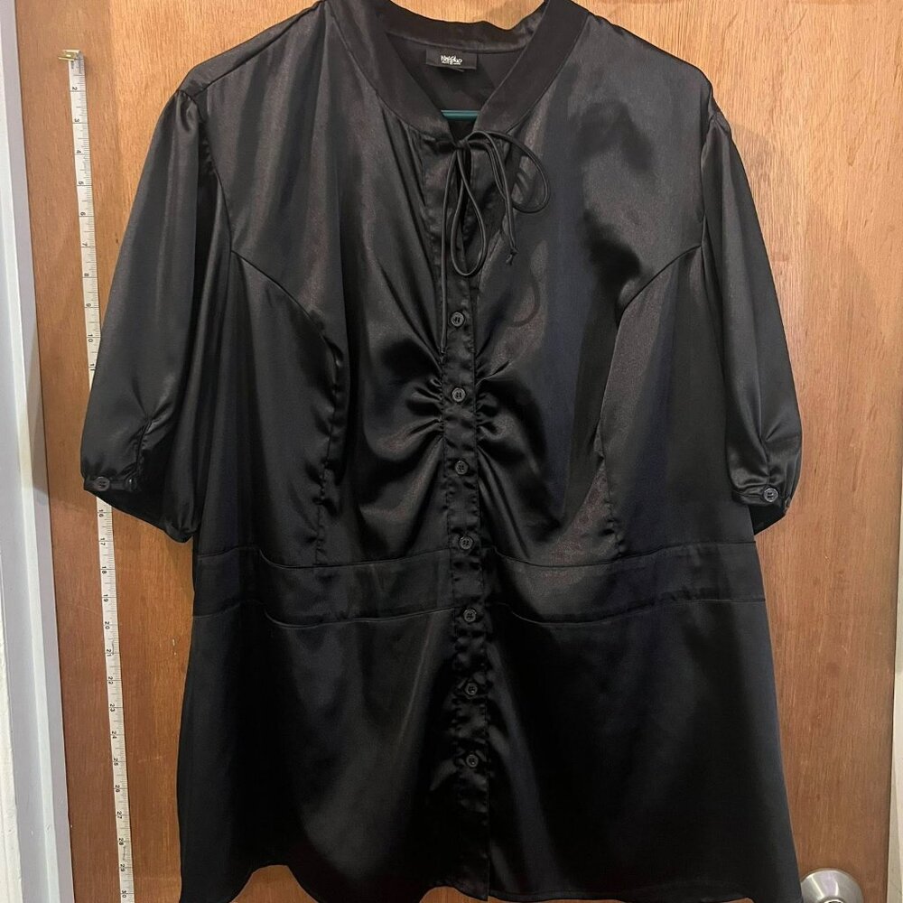 🐻Size 24/26W - Mossimo - Shiny Black Short Sleeve Button-Down